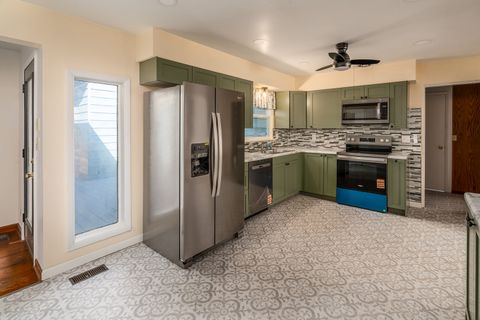 Tiny photo for 1004 S Taylor Drive, Carbondale, IL 62901 (MLS # 12601186)