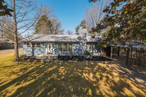 Photo of 1004 S Taylor Drive, Carbondale, IL 62901 (MLS # 12601186)