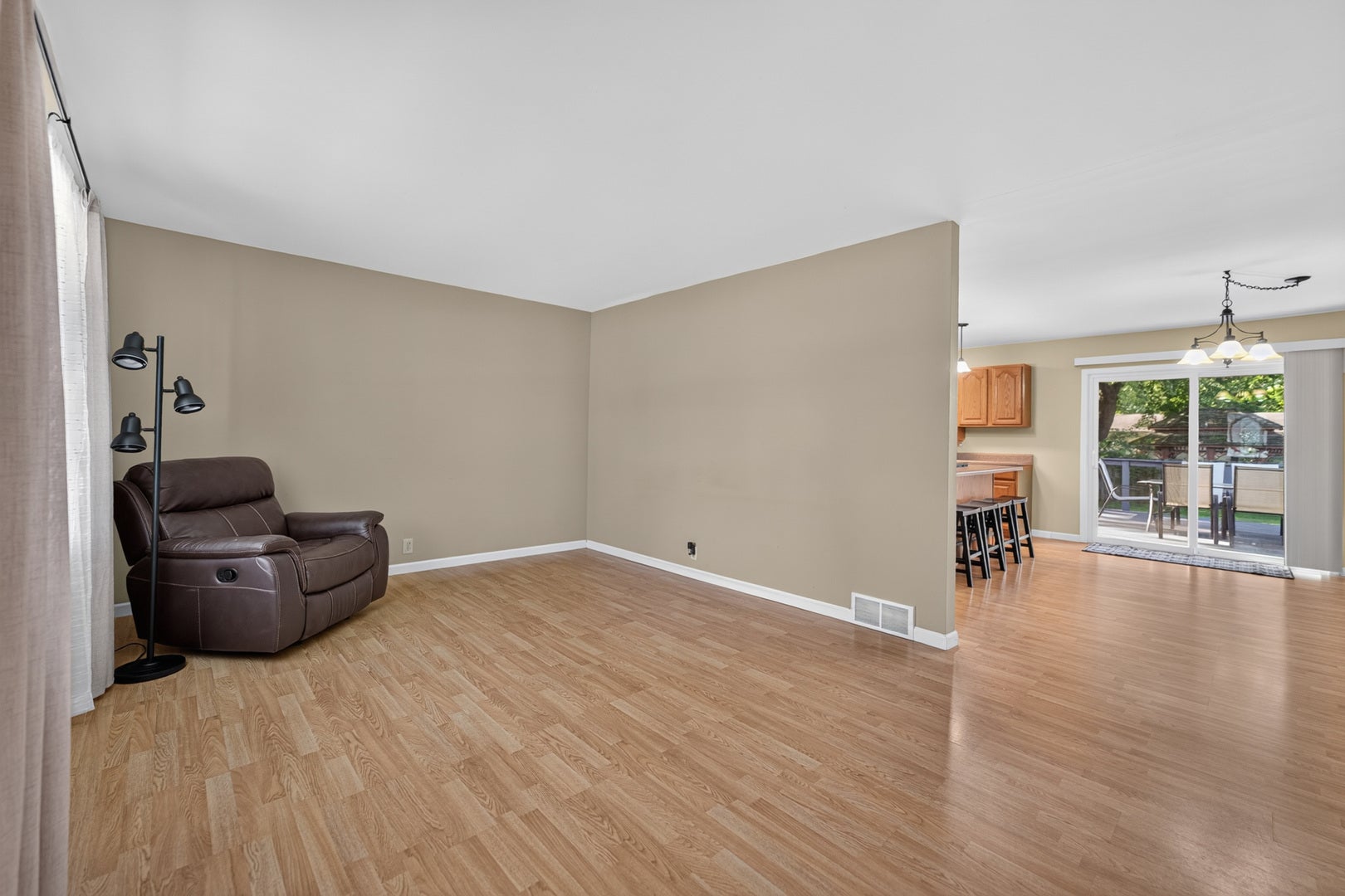 225 W Eisenhower Street