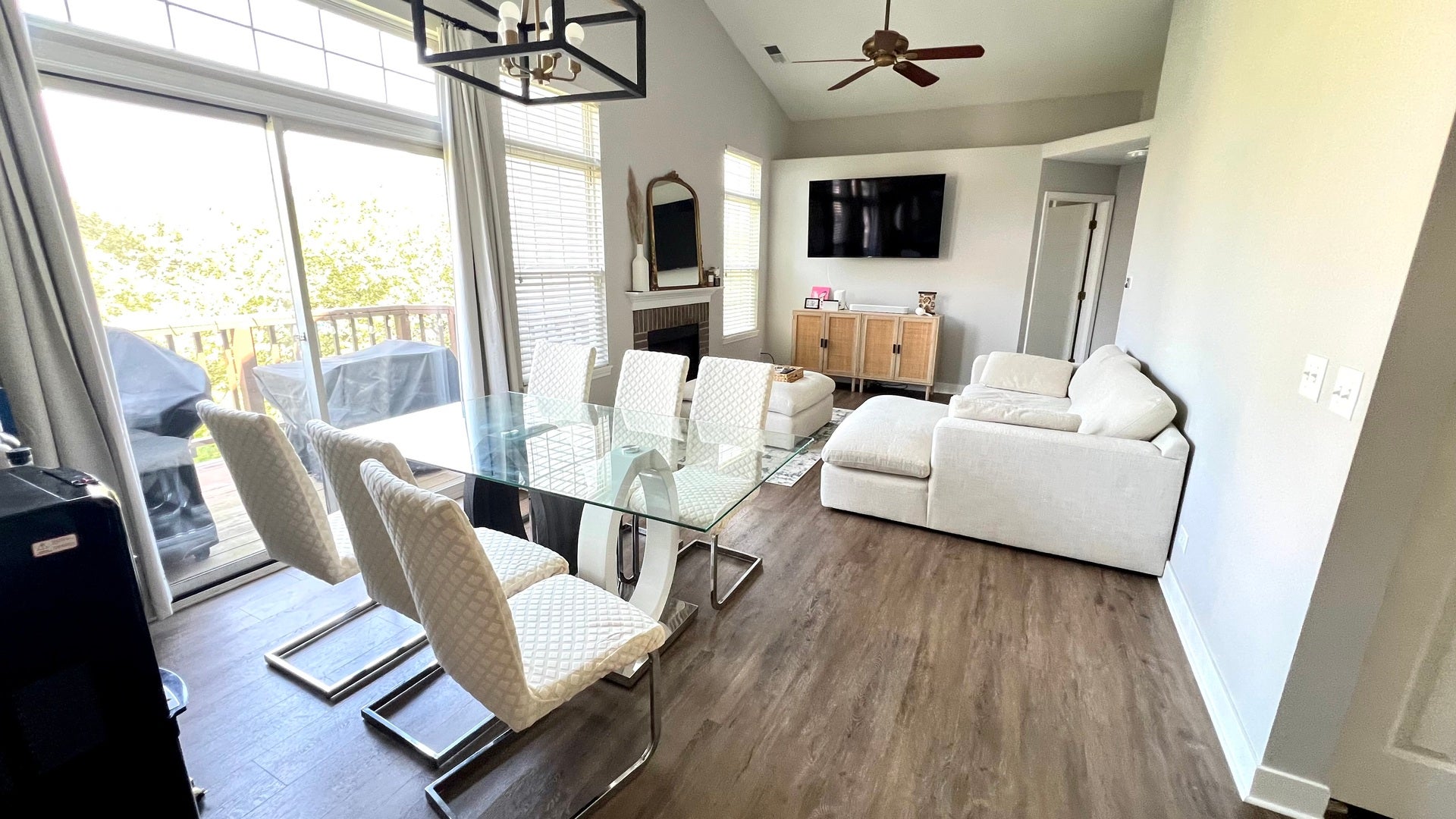1227 Hathaway Circle