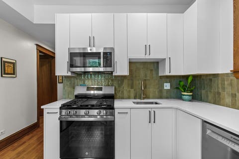 Tiny photo for 1449 W Rosemont Avenue #2, Chicago, IL 60660 (MLS # 12704802)