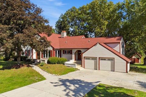 Photo of 10S515 Glenn Drive, Burr Ridge, IL 60527 (MLS # 12773727)