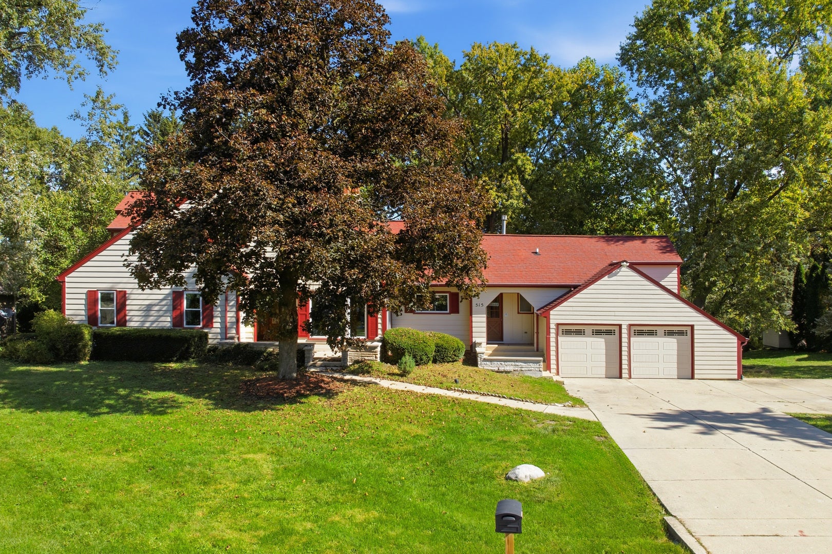 10S515 Glenn Drive