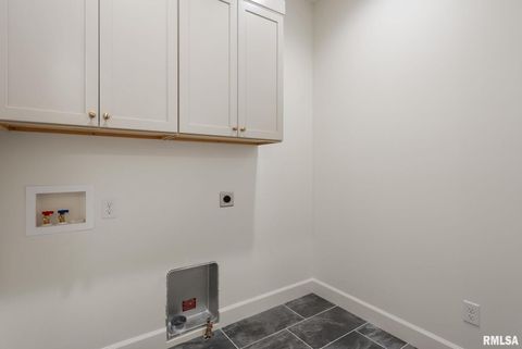 Tiny photo for 7131 Alvie Lane, Bettendorf, IA 52722 (MLS # QC4269914)