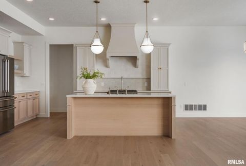 Tiny photo for 7131 Alvie Lane, Bettendorf, IA 52722 (MLS # QC4269914)