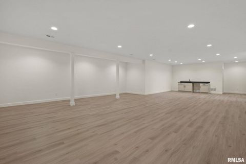 Tiny photo for 7131 Alvie Lane, Bettendorf, IA 52722 (MLS # QC4269914)