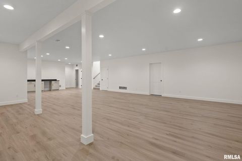 Tiny photo for 7131 Alvie Lane, Bettendorf, IA 52722 (MLS # QC4269914)