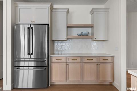 Tiny photo for 7131 Alvie Lane, Bettendorf, IA 52722 (MLS # QC4269914)