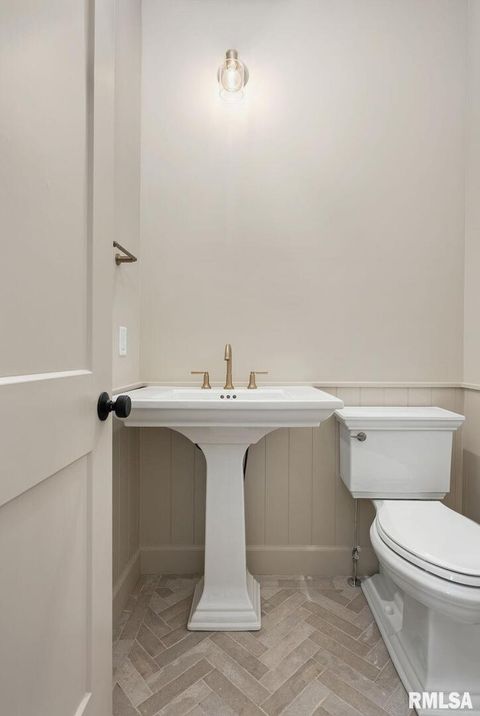 Tiny photo for 7131 Alvie Lane, Bettendorf, IA 52722 (MLS # QC4269914)