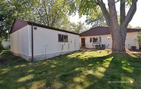 Tiny photo for 934 N Norman Lane, Wheeling, IL 60090 (MLS # 12471743)