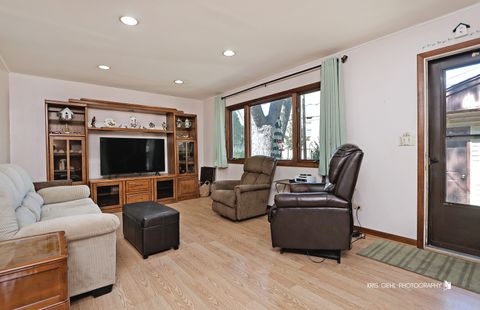 Tiny photo for 934 N Norman Lane, Wheeling, IL 60090 (MLS # 12471743)
