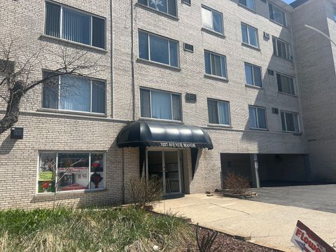 Tiny photo for 1227 S Harlem Avenue #512, Berwyn, IL 60402 (MLS # 12489101)