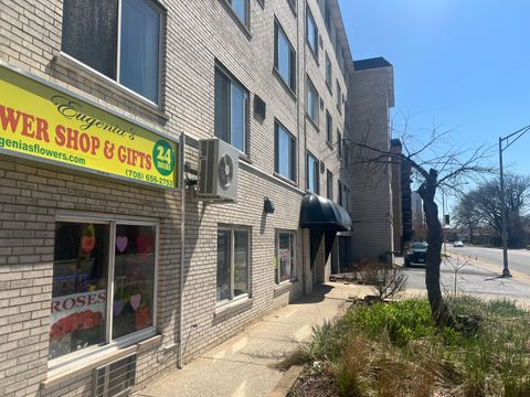 Tiny photo for 1227 S Harlem Avenue #512, Berwyn, IL 60402 (MLS # 12489101)