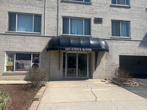 Tiny photo for 1227 S Harlem Avenue #512, Berwyn, IL 60402 (MLS # 12489101)