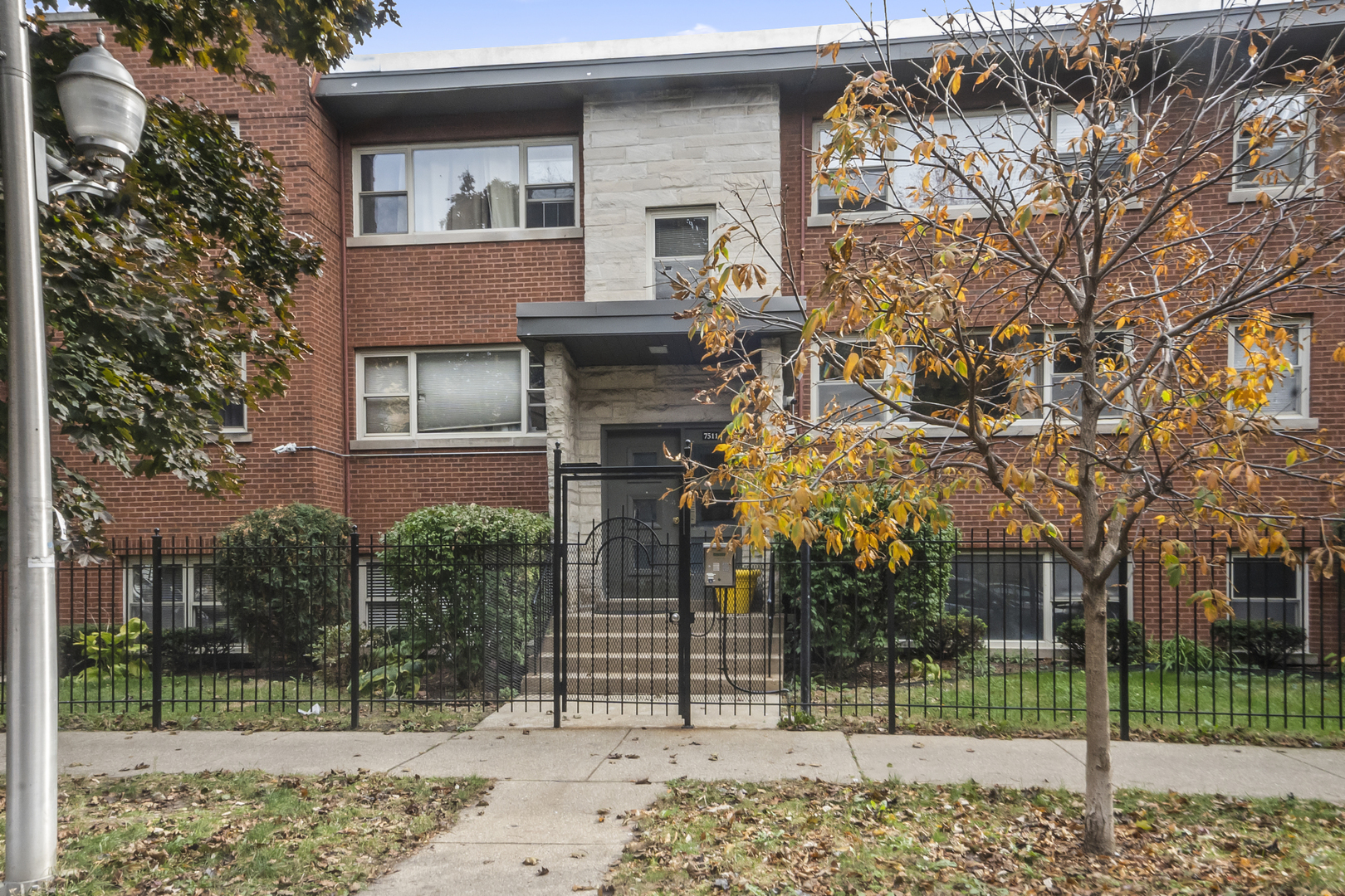 7511 N Damen Avenue DG