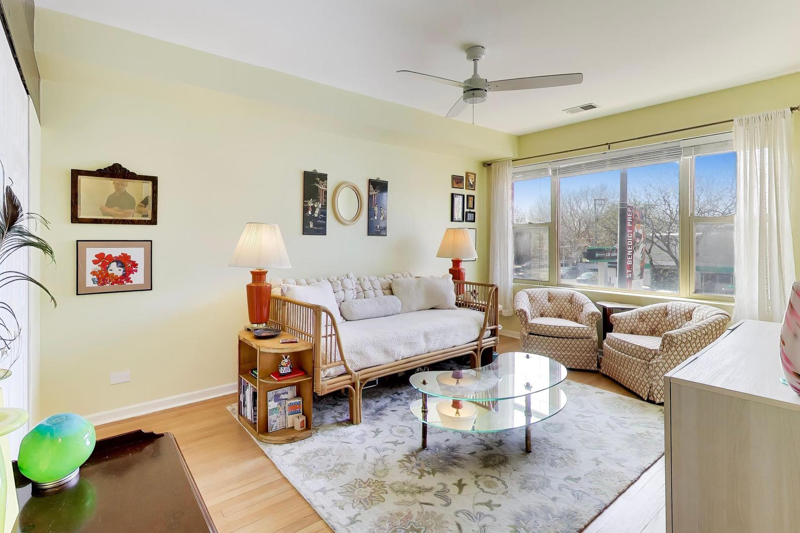 3839 N Western Avenue 202