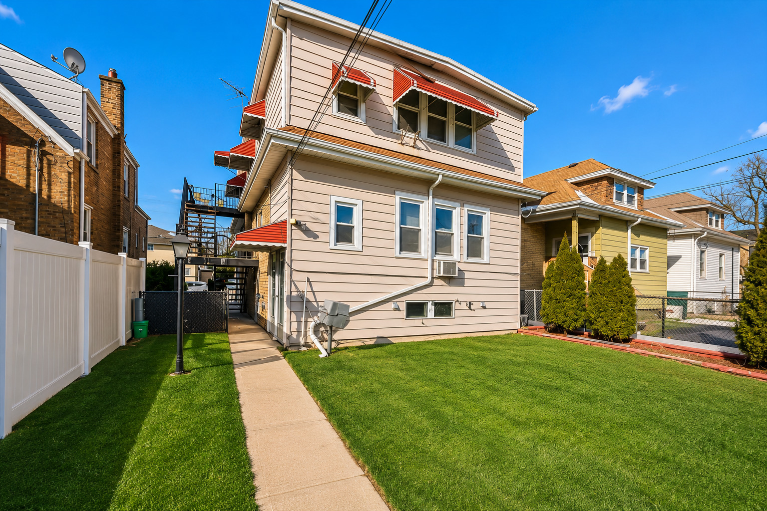 2649 N 74th Avenue