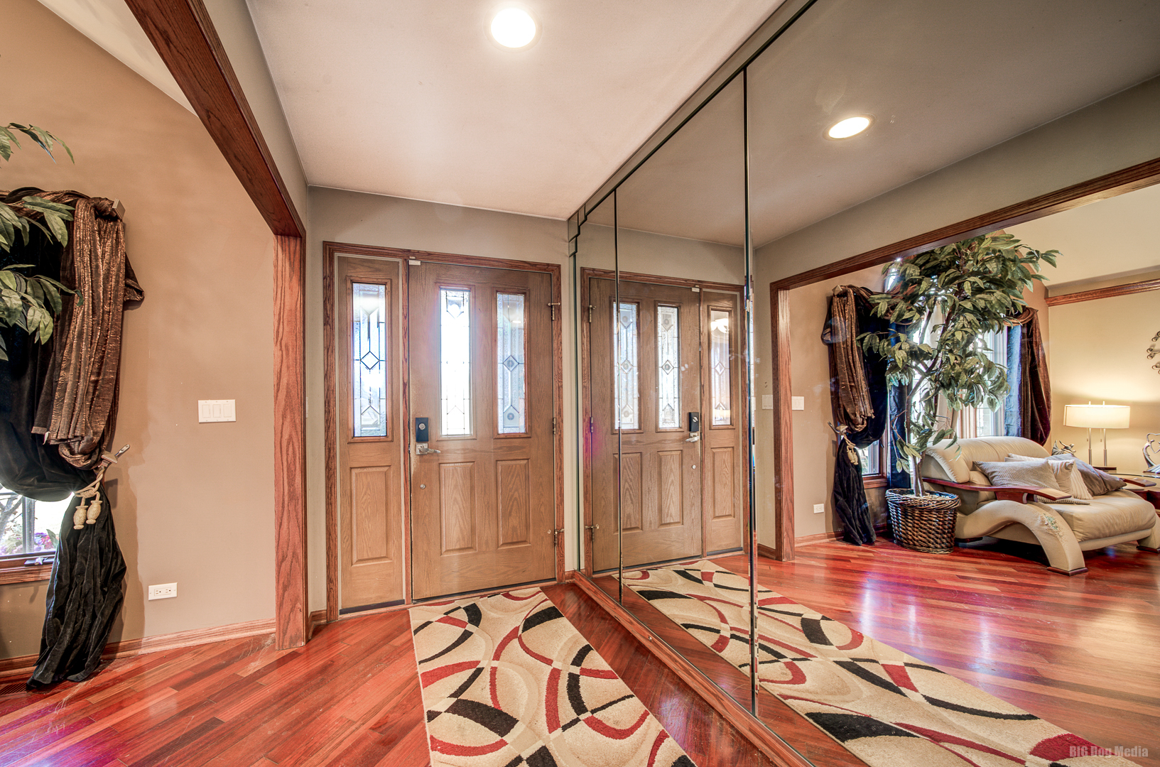 5641 W 81st Place