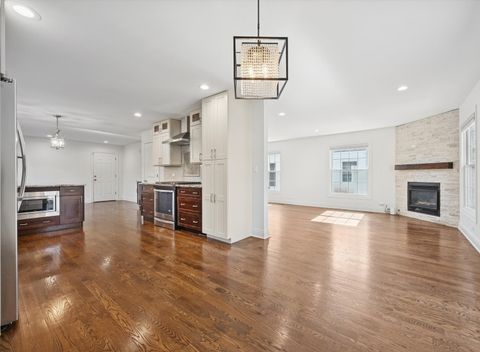 Tiny photo for 716 Indian Road, Glenview, IL 60025 (MLS # 12564269)