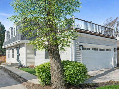 Photo of 716 Indian Road, Glenview, IL 60025 (MLS # 12564269)