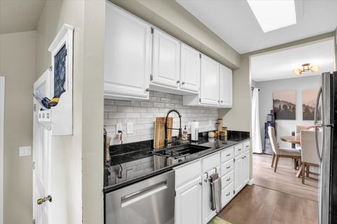 Tiny photo for 605 S Chicago Avenue, Champaign, IL 61821 (MLS # 12609019)