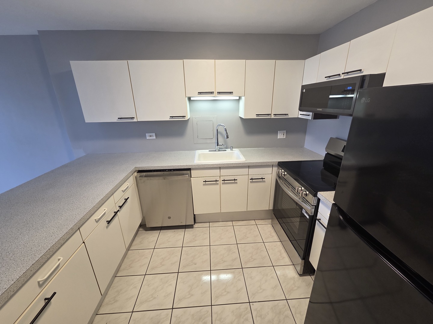 2754 N Hampden Court 1407