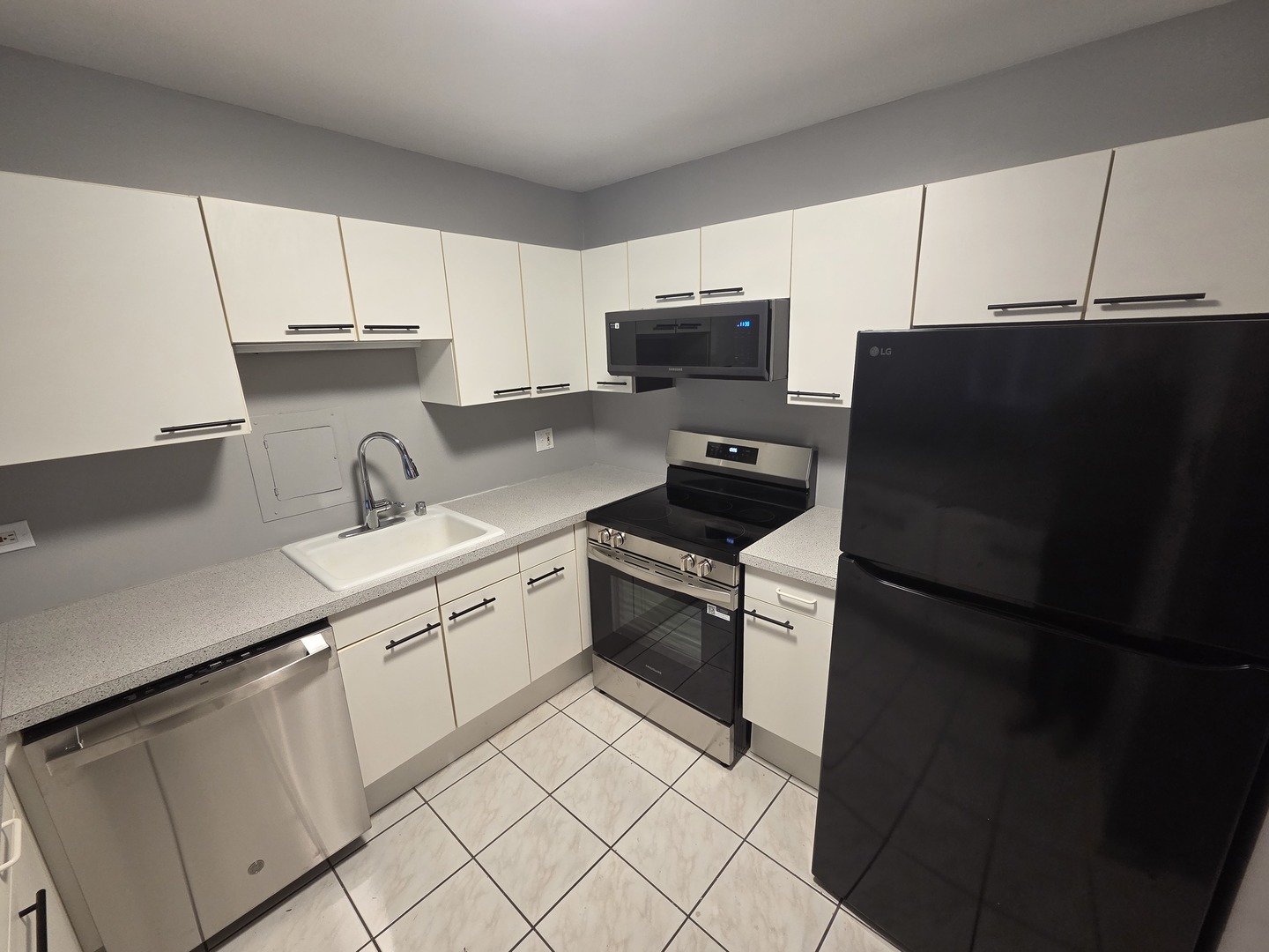 2754 N Hampden Court 1407