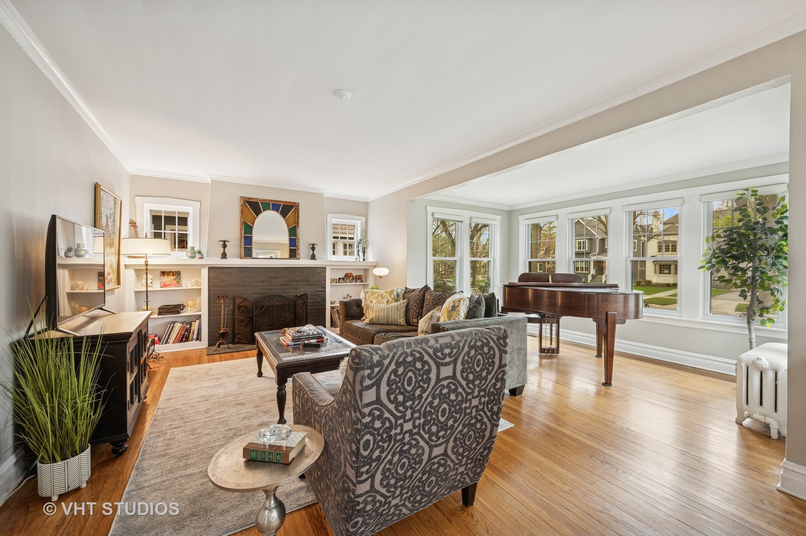2211 Lincolnwood Drive