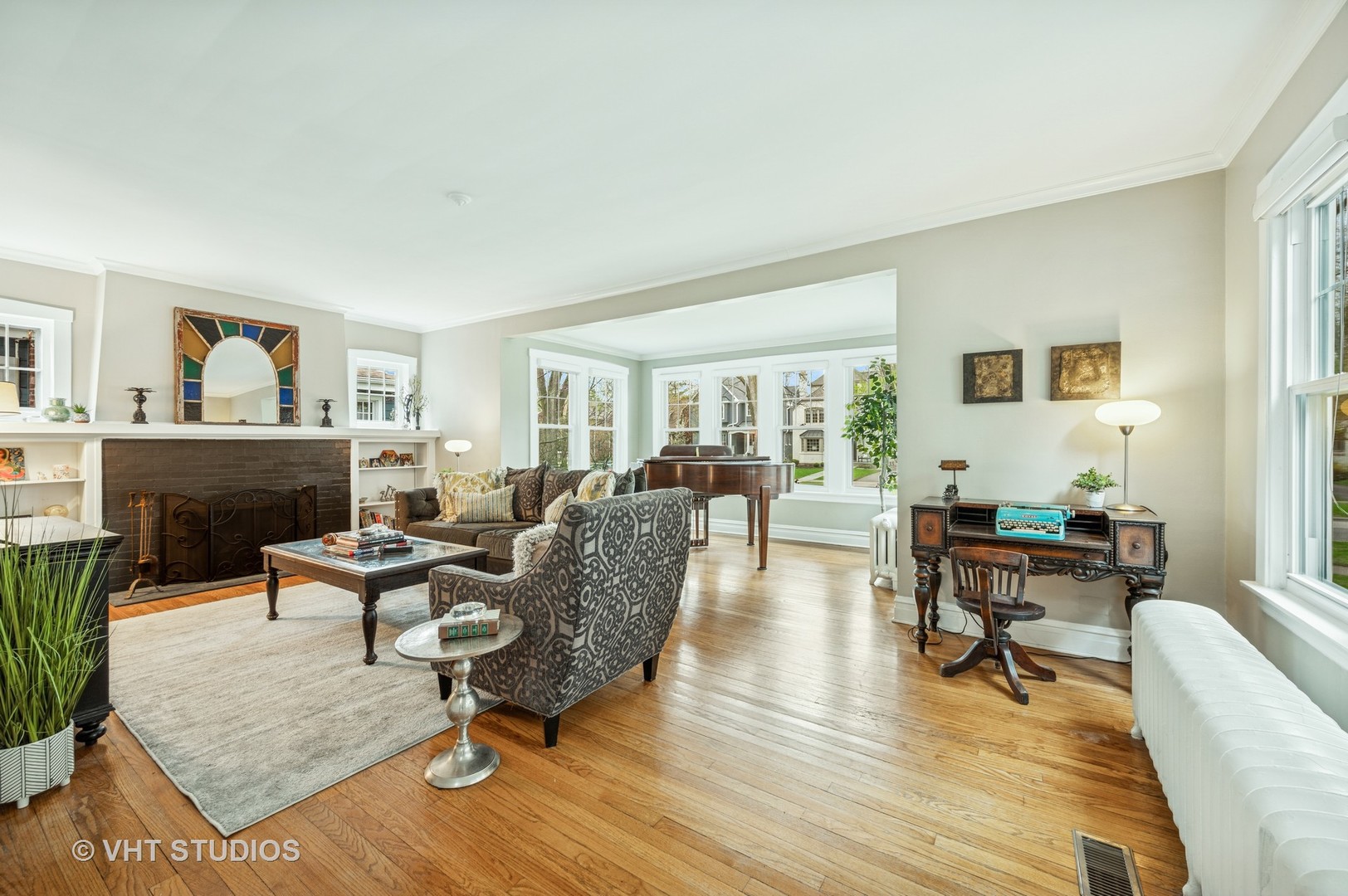 2211 Lincolnwood Drive