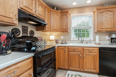 Tiny photo for 38 Bandecon Way, Bloomington, IL 61704 (MLS # 12652764)