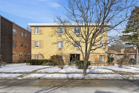Tiny photo for 1609 Howard Street #2, Evanston, IL 60202 (MLS # 12554923)