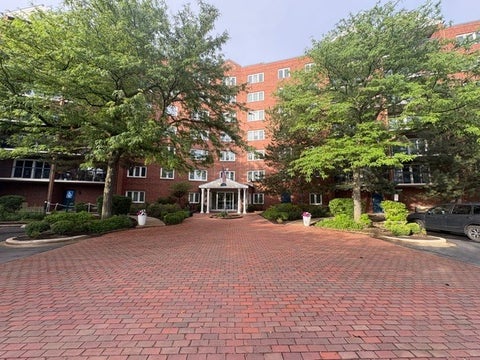 Photo of 6701 N Milwaukee Avenue #303, Niles, IL 60714 (MLS # 12745910)