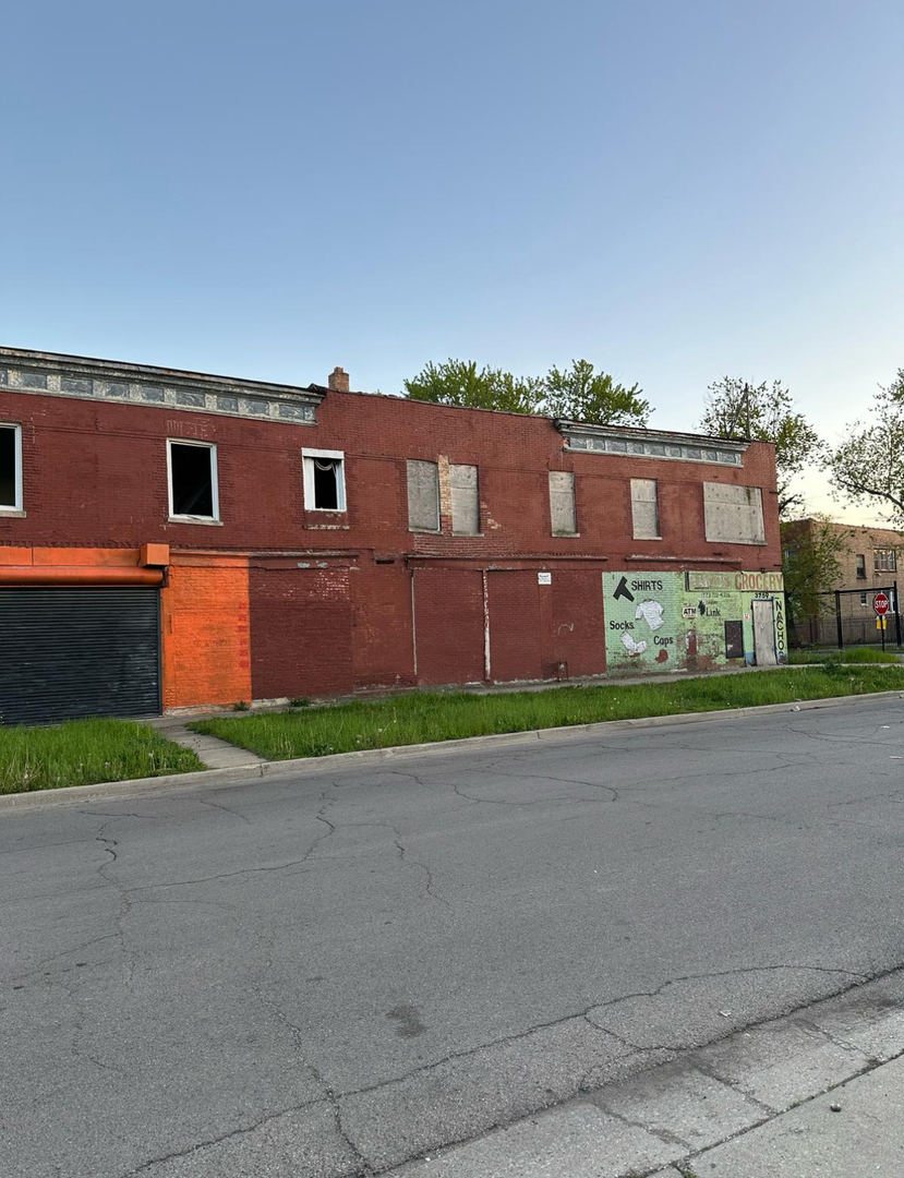 557 N Hamlin Avenue
