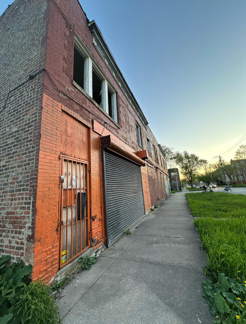 557 N Hamlin Avenue