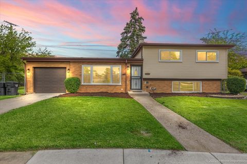 Tiny photo for 16211 Joyce Circle, South Holland, IL 60473 (MLS # 12552562)