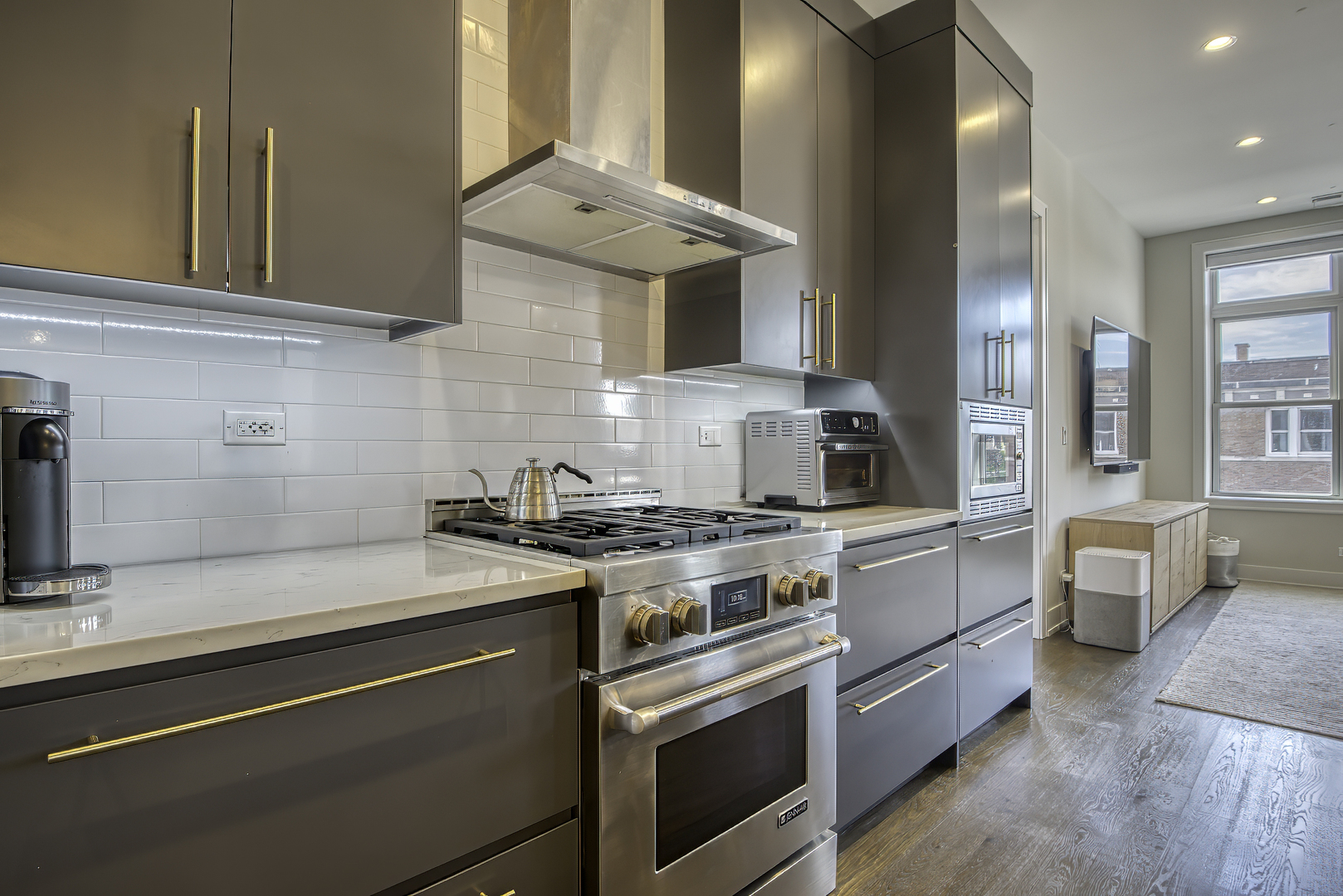 1938 W Augusta Boulevard 301