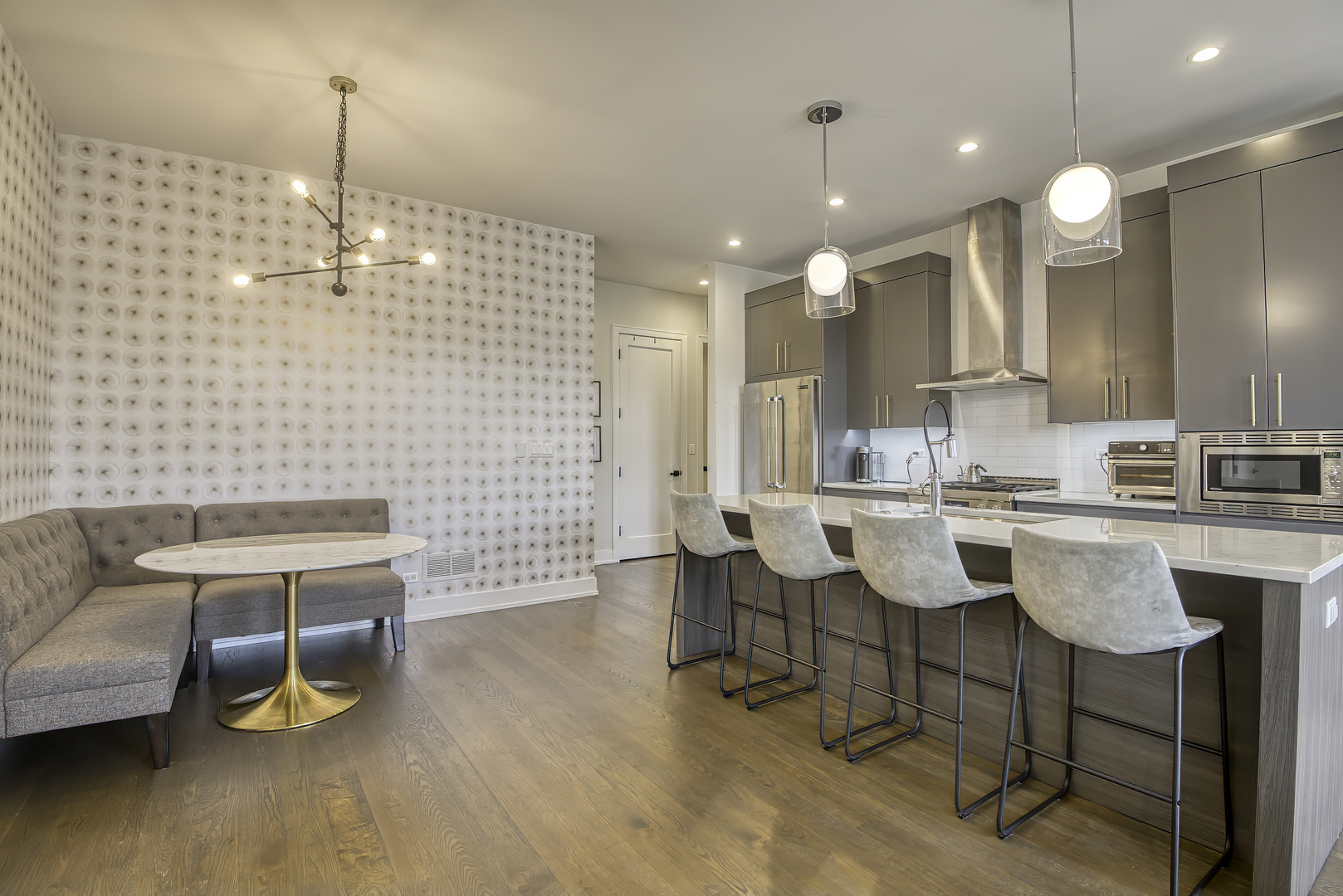 1938 W Augusta Boulevard 301