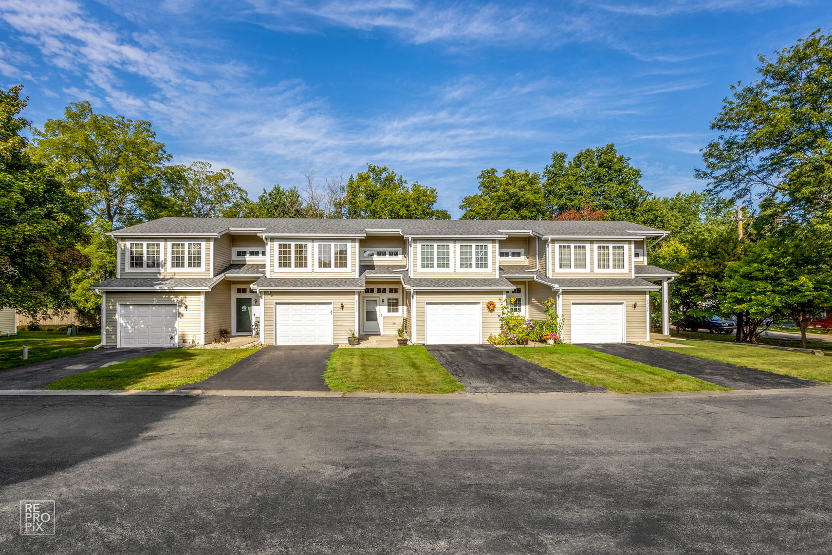 View Mundelein, IL 60060 townhome