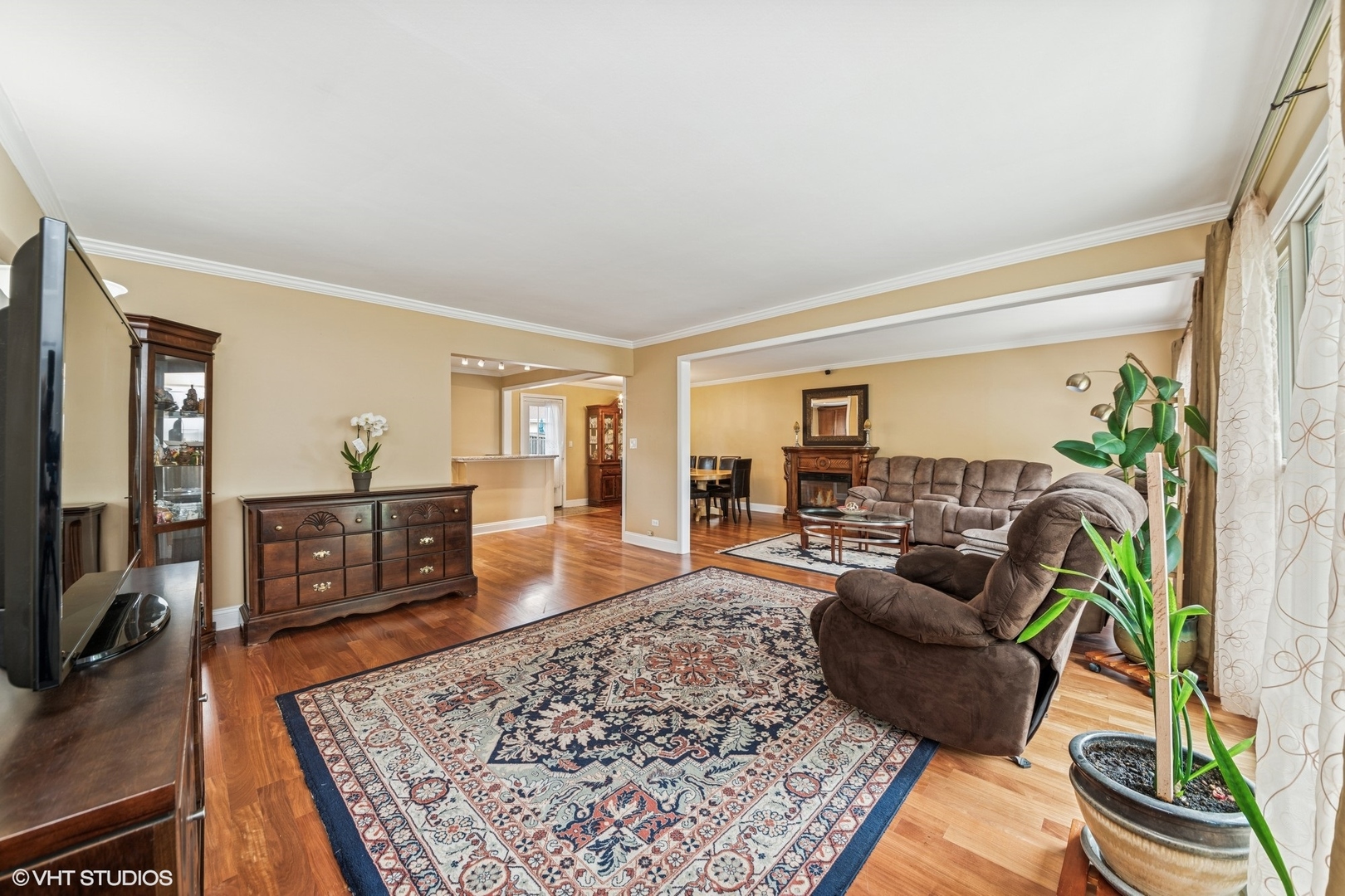 320 PLEASANT Street