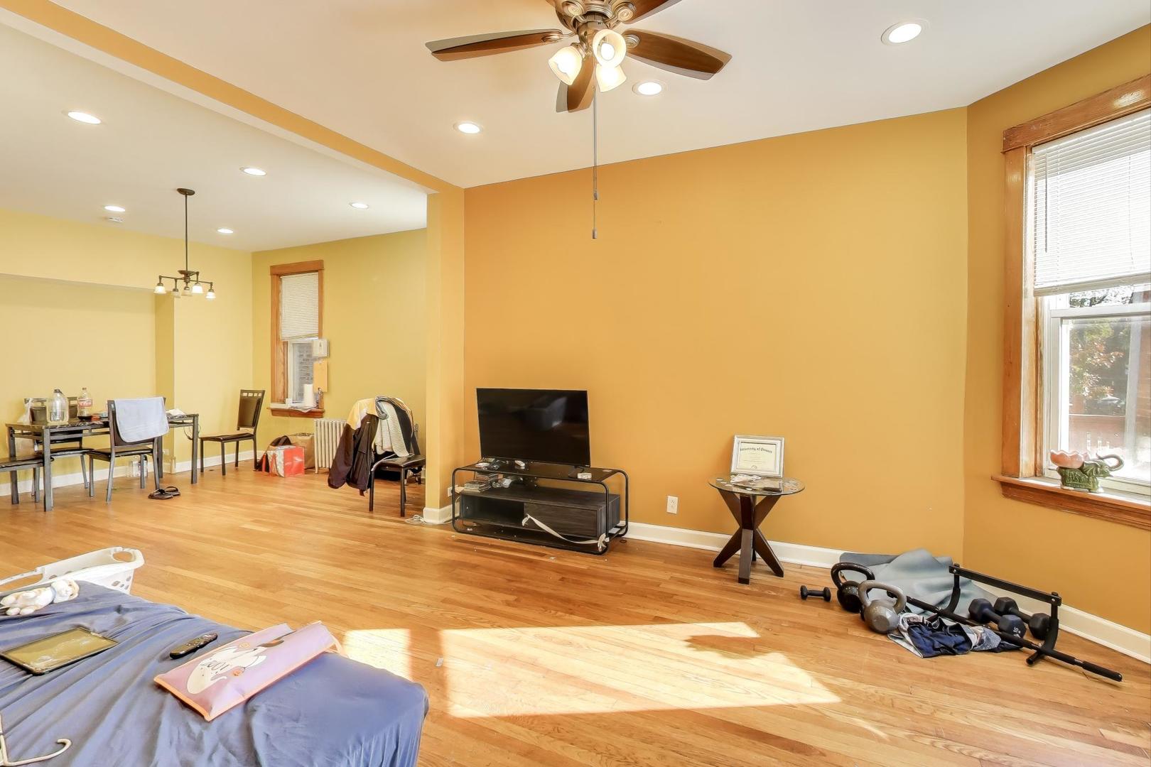 4256 W Kamerling Avenue