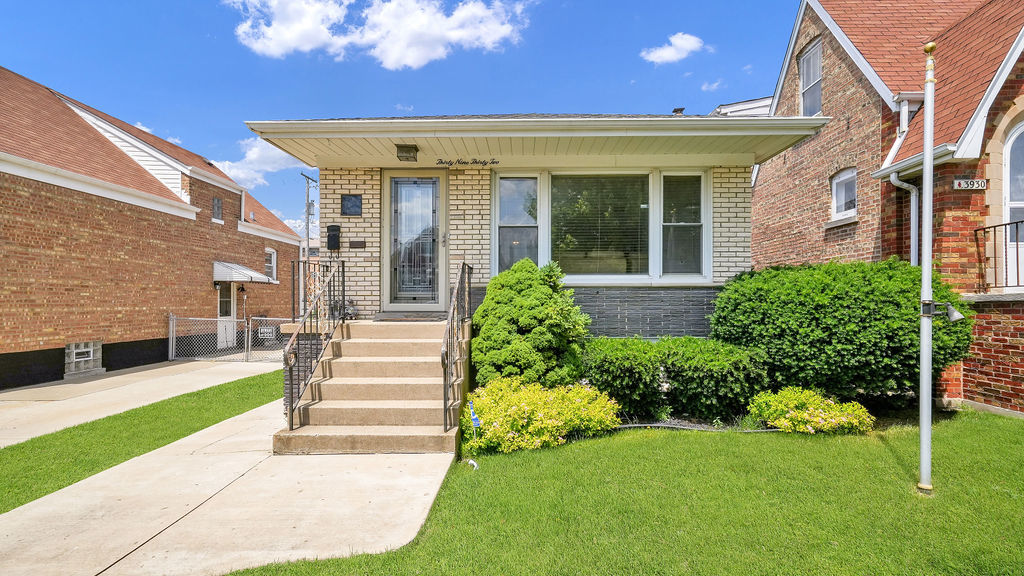 View Chicago, IL 60629 house