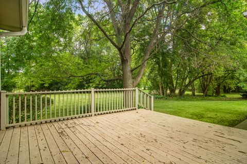 Tiny photo for 4 Mulberry Drive, Hawthorn Woods, IL 60047 (MLS # 12484689)