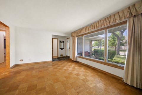 Tiny photo for 79 Eden Road, Elk Grove Village, IL 60007 (MLS # 12686778)