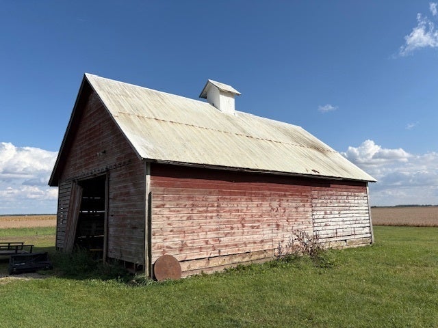 929 E US Hwy 24