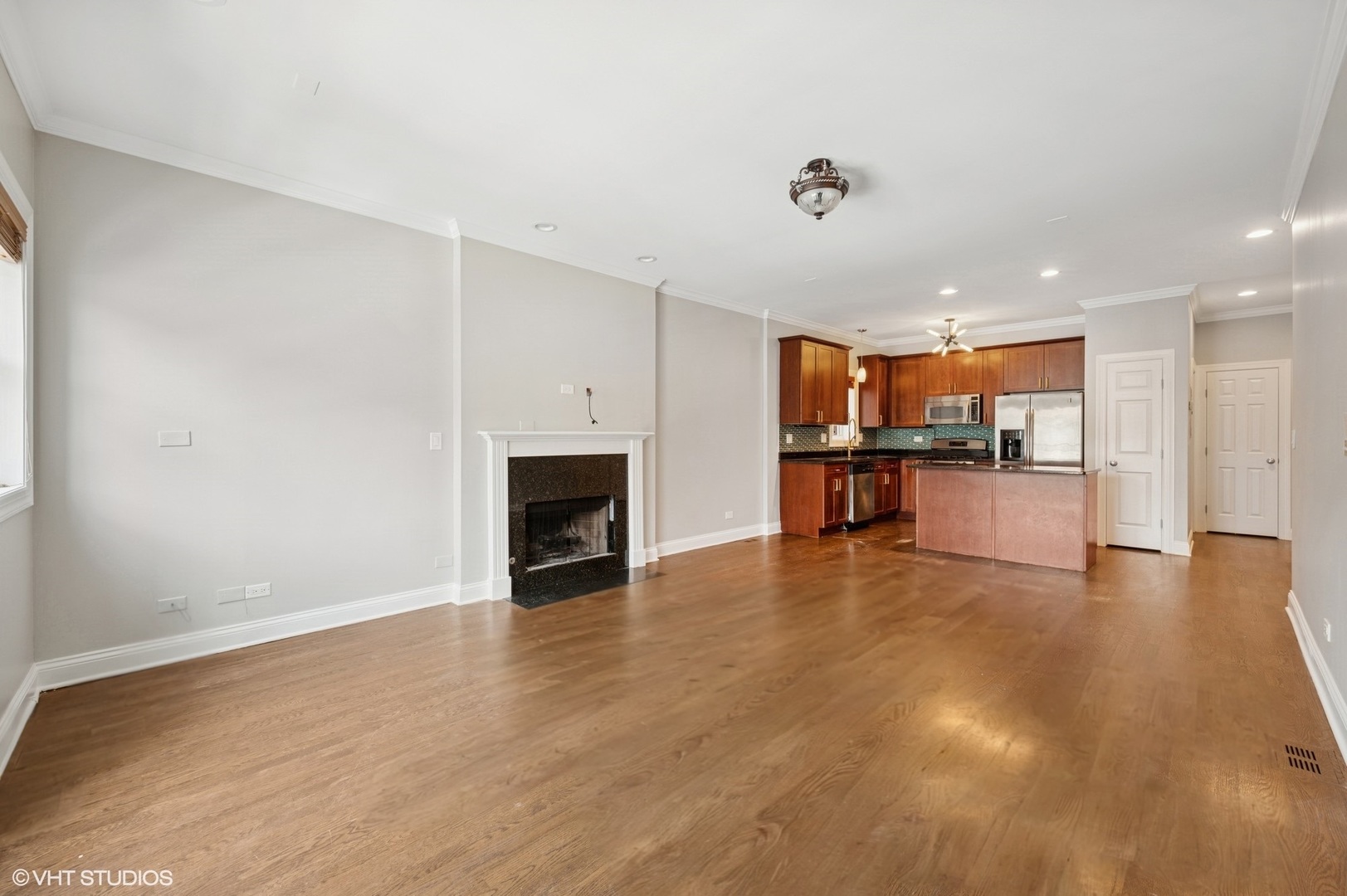2461 W Foster Avenue 2E