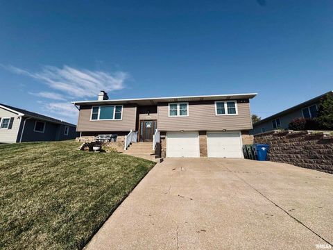 Photo of 708 TOWER Road, Clinton, IA 52732 (MLS # QC4269087)