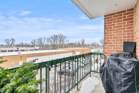 Tiny photo for 545 S River Road #307, Des Plaines, IL 60016 (MLS # 12559913)