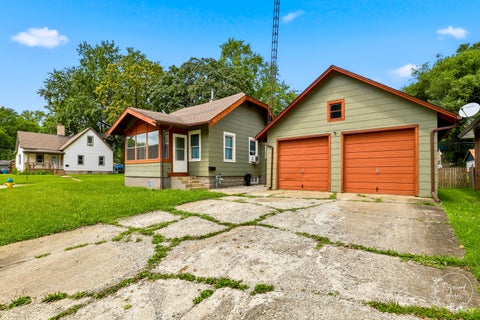Tiny photo for 595 W Bridge Street, Kankakee, IL 60901 (MLS # 12728927)