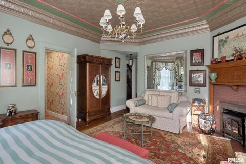 Tiny photo for 817 W 7TH Street, Davenport, IA 52802 (MLS # 12587066)