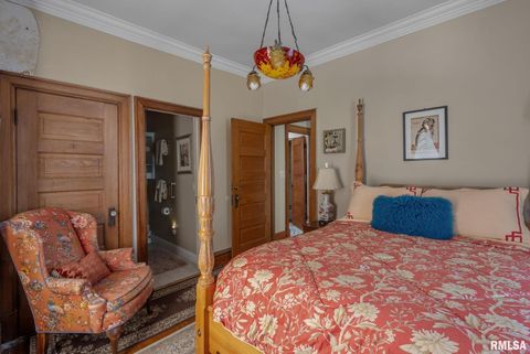 Tiny photo for 817 W 7TH Street, Davenport, IA 52802 (MLS # 12587066)